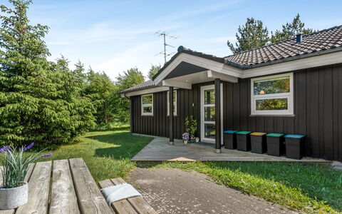 Winder - 1.3Km from the Sea: Grass, Shrub, House, Garden, Home, Cottage, Land Lot, Lawn, Groundcover