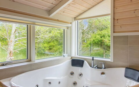 Heriest - 1.2Km from the Sea: Plumbing Fixture, Bathtub, Interior Design, Bathroom, Ceiling, Flooring, Plumbing, Floor, Tap, Home