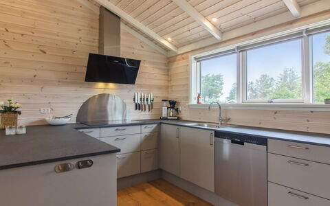 Heriest - 1.2Km from the Sea: Wood, Flooring, Ceiling, Wood Stain, Kitchen, Countertop, Hardwood, Wood Flooring, Cabinetry, Light Fixture