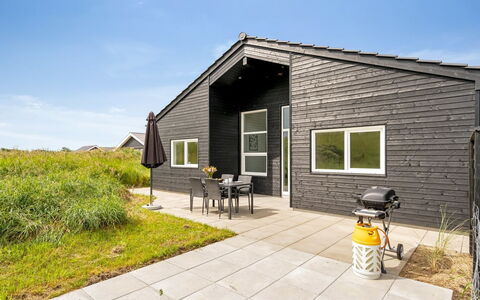 Grith - 1Km from the Sea: Wood, Roof, House, Cottage, Door, Home, Siding, Land Lot, Garden Buildings, Shed