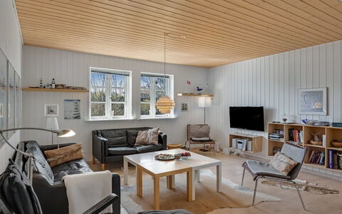 Othelia - 1.8Km from the Sea: Interior Design, Furniture, Flooring, Wall, Wood, Ceiling, Floor, Wood Flooring, Light Fixture, Living Room