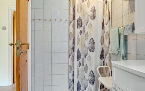 Maksimilian - 1.5Km from the Sea: Interior Design, Flooring, Shower Curtain, Floor, Bathroom, Plumbing Fixture, Curtain, Room, Plumbing, Tile