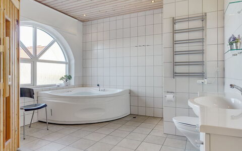 Solvej - 120M from the Sea: Flooring, Interior Design, Floor, Plumbing Fixture, Ceiling, Room, Lighting, Bathtub, Plumbing, Bathroom