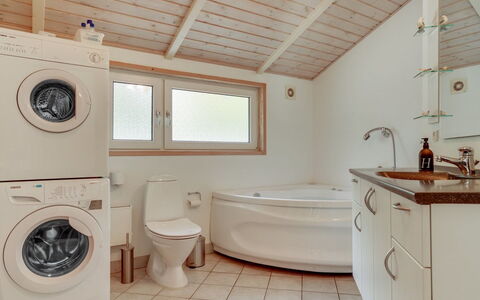 Thomasine - 1.5Km from the Sea: Plumbing Fixture, Flooring, Floor, Interior Design, Wood, Ceiling, Tap, Sink, Plumbing, Bathroom