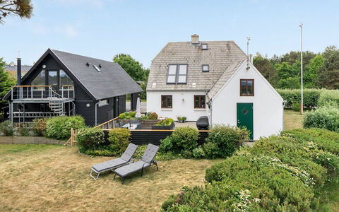 Eivi - 150M from the Sea: Cottage, Shed, Hut, Farmhouse, Prairie, Shack, Barn, Log Cabin, Garden Buildings