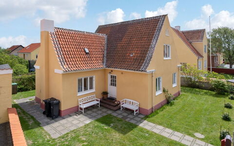 Ater - 800M from the Sea: Wall, House, Roof, Residential Area, Home, Facade, Architecture, Cottage, Land Lot, Human Settlement