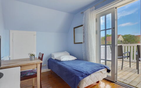 Ater - 800M from the Sea: Wood, Floor, Bedroom, Furniture, Home, Flooring, Bed, Door, Apartment, Wood Flooring