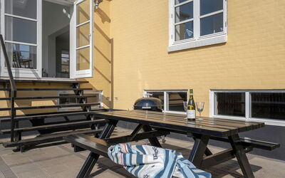 Janes - 400M from the Sea
