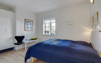 Shana - 800M from the Sea