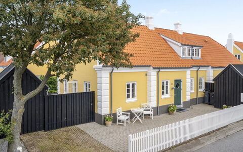 Stephie - 1.1Km from the Sea: Wall, Building, Window, House, Home, Facade, Residential Area, Roof, Architecture, Door