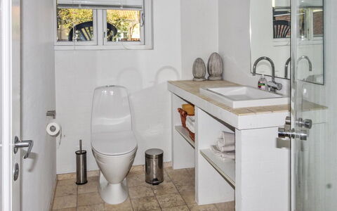 Harro - 150M from the Sea: Toilet Seat, Bathroom, Plumbing Fixture, Toilet, Flooring, Wall, Interior Design, Floor, Sink, Bathroom Sink