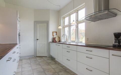 Harro - 150M from the Sea: Flooring, Wood, Cabinetry, Interior Design, Floor, Kitchen, Countertop, Ceiling, Drawer, Home