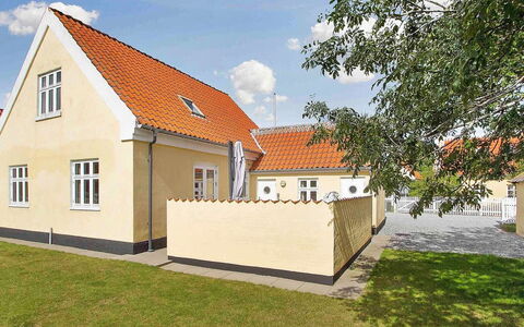 Minte - 450M from the Sea: Roof, Facade, House, Architecture, Residential Area, Home, Human Settlement, Door, Cottage, Estate