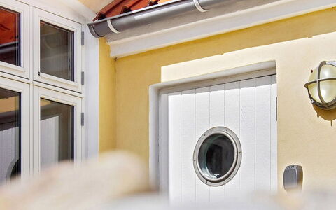Minte - 450M from the Sea: Wall, Wood, Composite Material, Molding, Siding, Paint, Home Door, Wood Stain, Daylighting, Plaster