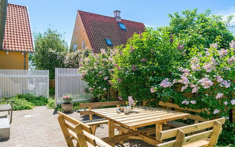 Elnara - 900M from the Sea: Residential Area, Roof, Suburb, Driveway, Estate, Chimney