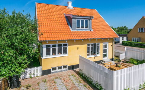 Sölve - 900M from the Sea: Building, Wall, Window, Residential Area, House, Home, Facade, Roof, Architecture, Cottage