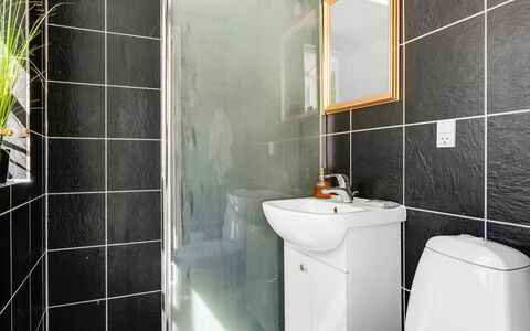 Viivi - 900M from the Sea: Wall, Flooring, Floor, Plumbing Fixture, Interior Design, Bathroom, Lighting, Toilet, Plumbing, Toilet Seat