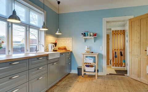 Reko - 500M from the Sea: Flooring, Interior Design, Wood, Cabinetry, Floor, Kitchen, Furniture, Ceiling, Drawer, Countertop