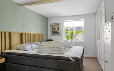 Murtuz - 900M from the Sea: Wood, Bedroom, Bed, Furniture, Interior Design, Bedding, Flooring, Floor, Bed Frame, Linens
