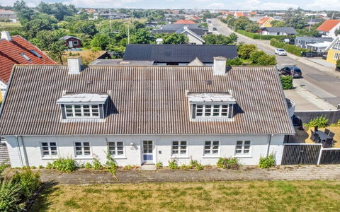 Canan - 1.6Km from the Sea: Home, Residential Area, House, Cottage, Roof, Land Lot, Siding, Garden, Estate, Lawn