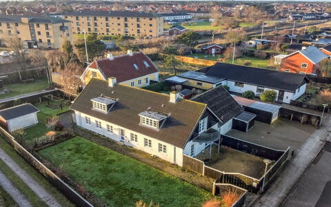 Anais - 1.6Km from the Sea: Home, Residential Area, House, Cottage, Roof, Land Lot, Siding, Garden, Estate, Lawn