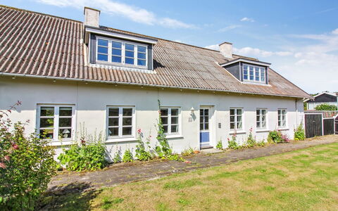 Anais - 1.6Km from the Sea: Grass, Building, Window, Roof, House, Home, Shrub, Residential Area, Cottage, Estate