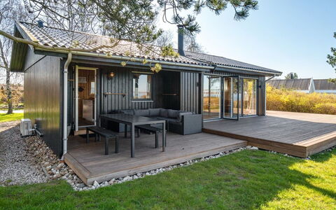 Iadrik - 85M to the Fjord: Roof, House, Home, Cottage, Siding, Estate, Driveway, Garden Buildings, Yard, Shed