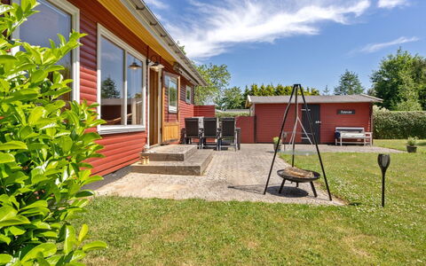 Hege - 450M from the Sea: House, Home, Residential Area, Cottage, Land Lot, Roof, Shade, Garden, Siding, Lawn