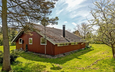 Henna - 550M to the Fjord: Roof, House, Land Lot, Home, Cottage, Estate, Garden Buildings, Shade, Log Cabin, Landscaping