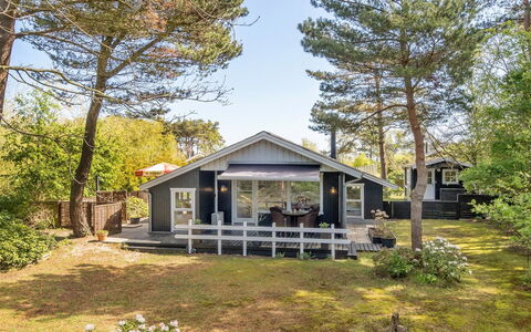 Eweline - 75M from the Sea: Building, House, Wood, Home, Cottage, Roof, Architecture, Siding, Residential Area, Door