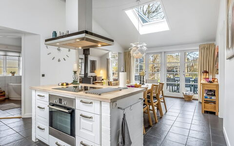 Amon - 670M from the Sea: Kitchen, Furniture, Countertop, Interior Design, Flooring, Wood, Cabinetry, Ceiling, Kitchen Appliance, Floor