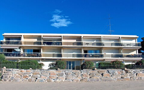 Cavalaire 180: Architecture, Property, Building, Residential Area, Sky, House, Real Estate, Apartment, Mixed-Use, Home