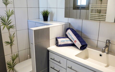 Cavalaire 180: Bathroom, Room, Tile, Property, Tap, Furniture, Floor, Countertop, Interior Design, Wall