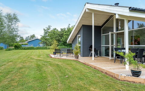 Luukas - 150M from the Sea: Apartment, Shade, Balcony, Chair, Fence, Outdoor Furniture, Aluminium, Artificial Turf
