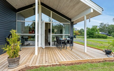 Luukas - 150M from the Sea: Apartment, Shade, Balcony, Chair, Fence, Outdoor Furniture, Aluminium, Artificial Turf