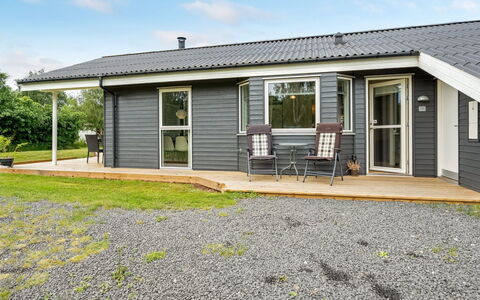 Luukas - 150M from the Sea: Apartment, Shade, Balcony, Chair, Fence, Outdoor Furniture, Aluminium, Artificial Turf