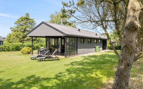 Veljan - 400M from the Sea: Roof, House, Land Lot, Home, Cottage, Estate, Garden Buildings, Shade, Log Cabin, Landscaping