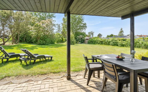 Veljan - 400M from the Sea: Roof, House, Land Lot, Home, Cottage, Estate, Garden Buildings, Shade, Log Cabin, Landscaping