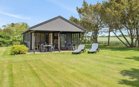 Veljan - 400M from the Sea: Roof, House, Land Lot, Home, Cottage, Estate, Garden Buildings, Shade, Log Cabin, Landscaping