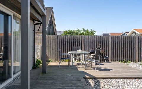 Alvina - 25M from the Sea: Blue, Shrub, Cottage, Groundcover, Garden, Estate, Shade, Landscaping, Farmhouse, Eco Hotel