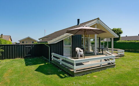 Maybritt - 100M from the Sea: Blue, Shrub, Cottage, Groundcover, Garden, Estate, Shade, Landscaping, Farmhouse, Eco Hotel