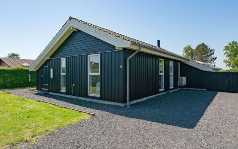 Maybritt - 100M from the Sea: Blue, Shrub, Cottage, Groundcover, Garden, Estate, Shade, Landscaping, Farmhouse, Eco Hotel