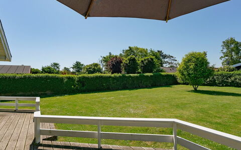 Maybritt - 100M from the Sea: Blue, Shrub, Cottage, Groundcover, Garden, Estate, Shade, Landscaping, Farmhouse, Eco Hotel