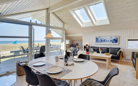 Diertje - 10M from the Sea: Blue, Shrub, Cottage, Groundcover, Garden, Estate, Shade, Landscaping, Farmhouse, Eco Hotel