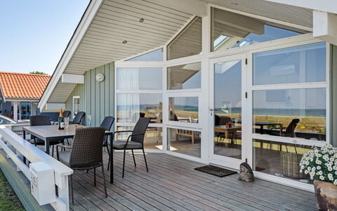 Diertje - 10M from the Sea: Blue, Shrub, Cottage, Groundcover, Garden, Estate, Shade, Landscaping, Farmhouse, Eco Hotel