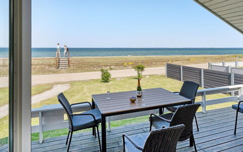 Diertje - 10M from the Sea: Blue, Shrub, Cottage, Groundcover, Garden, Estate, Shade, Landscaping, Farmhouse, Eco Hotel