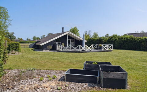 Nilsa - 400M from the Sea: Blue, Shrub, Cottage, Groundcover, Garden, Estate, Shade, Landscaping, Farmhouse, Eco Hotel
