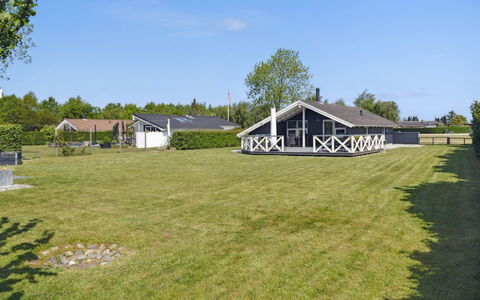 Nilsa - 400M from the Sea: Blue, Shrub, Cottage, Groundcover, Garden, Estate, Shade, Landscaping, Farmhouse, Eco Hotel
