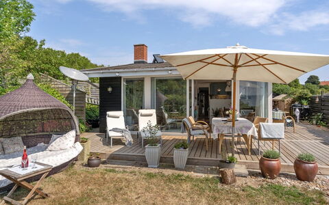 Daike - 25M from the Sea: Roof, Home, Siding, Cottage, Yard, Hardwood, Design, Garden Buildings, Wood Stain, Farmhouse