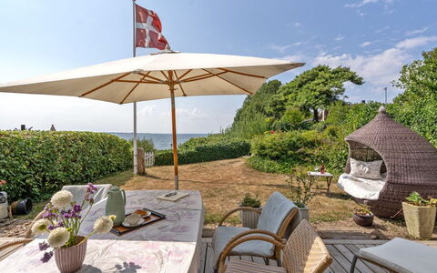 Daike - 25M from the Sea: Roof, Home, Siding, Cottage, Yard, Hardwood, Design, Garden Buildings, Wood Stain, Farmhouse